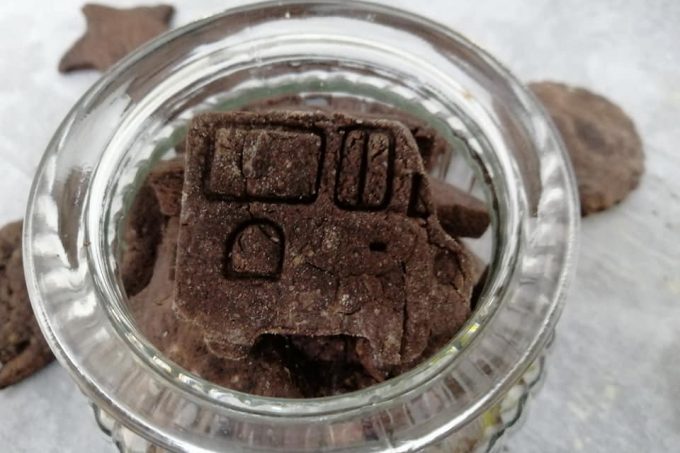 עוגיות פרווה מקקאו פשוטות וטעימות לילדים ללא צורך במיקסר!